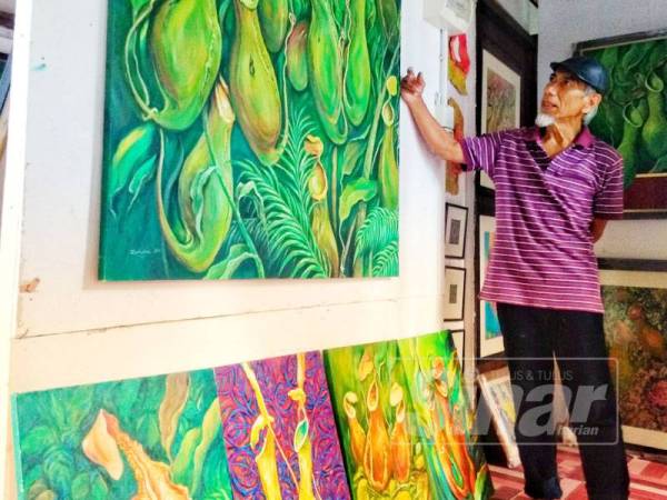 Zakaria memilih periuk kera sebagai medium utama karyanya.