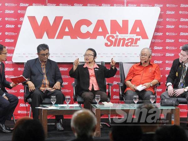 Moderator dan panelis pada Wacana Sinar siri ke 128 yang bertajuk Kemiskinan: Kenapa Tidak Selesai yang diadakan di Kumpulan Media Karangkraf Sdn. Bhd. - Foto Sinar Harian/ROSLI TALIB