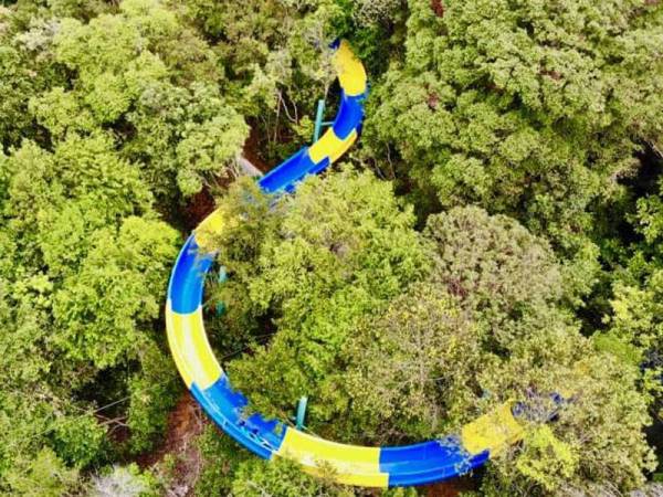 Taman Tema Escape Pulau Pinang mengekalkan kehijauan alam semulajadi sebagai tarikannya.