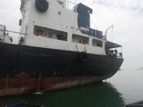 Mangsa dikatakan terjatuh dari sebuah kapal pagi tadi.