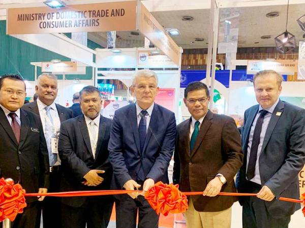 Dari kanan: Prof Dr Denis Zvizdic, Saifuddin dan Sefik Dzaferovic.