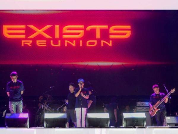 Exists giat menjalani latihan sebelum konsert berlangsung. (Foto : Sharifudin Abdul Rahim)