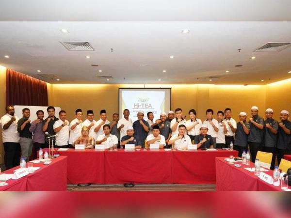 Sebahagian pimpinan Pemuda dari enam parti yang hadir menyaksikan satu resolusi ditandatangani bersama semalam.