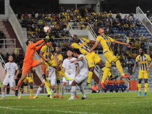 Antara aksi cemas di hadapan gawang gol MU. - Foto: Rosmaili Baharom | gawang.my