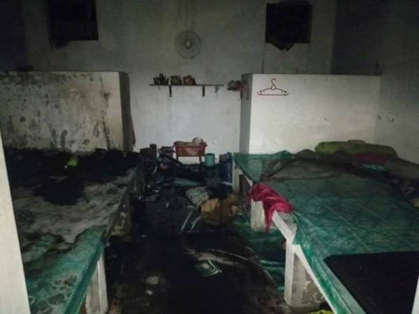 Enam dari 15 bilik yang menempatkan penghuni terbakar dalam kejadian itu. - Foto Kumparan.Com
