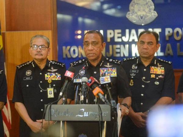 Mohd Khalil Kader bercakap pada sidang media mengenai Ops Club Rats di IPK Kuala Lumpur hari ini. - Foto: Sharifudin Abdul Rahim