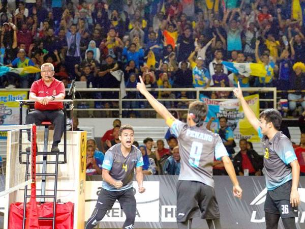 Pemain Penang Black Panthers meraikan kejayaan menundukkan PDRM Defenders pada minggu keempat STL 2019 di Spice Arena Sabtu lalu.