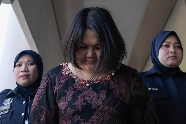 Rohaya dihadapkan ke Mahkamah Sesyen hari ini atas lima pertuduhan termasuk dua pertuduhan pilihan rasuah berhubung tender penjualan hartanah di Hong Kong tahun lepas. - Foto Bernama