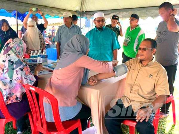 Andansura bersama Mohd Zakhwan dalam satu program di DUN Tahan sempena Siri jelajah lapan ADUN Pas di parlimen Jerantut, kelmarin.