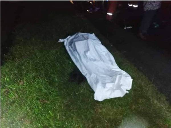 Mangsa meninggal dunia akibat lemas selepas motosikalnya terbabas dan terjunam ke dalam parit.