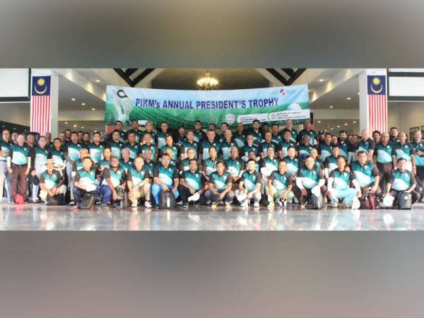 Peserta pertandingan bergambar sebelum kejohanan bermula.