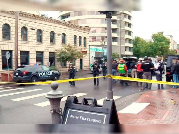 Seorang individu dilaporkan maut manakala beberapa yang lain cedera dalam insiden tembakan di sebuah rumah warga tua di bandar Vancouver, Washington, Amerika Syarikat semalam. - Foto Twitter Fox 12