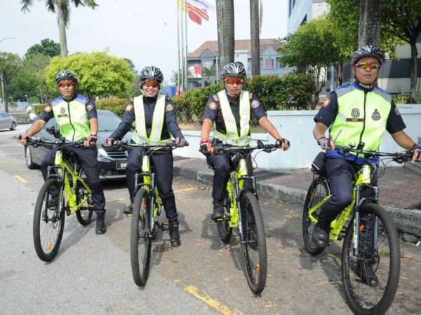 Seramai 12 anggota penguat kuasa MPSJ terpilih melaksanakan projek perintis itu di tiga lokasi iaitu di Ibu Pejabat MPSJ, USJ 10, Subang Jaya dan Bandar Puteri, Puchong.