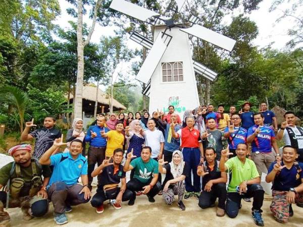 Sebahagian pengunjung yang kali pertama menerokai keindahan Bukit Kudung.