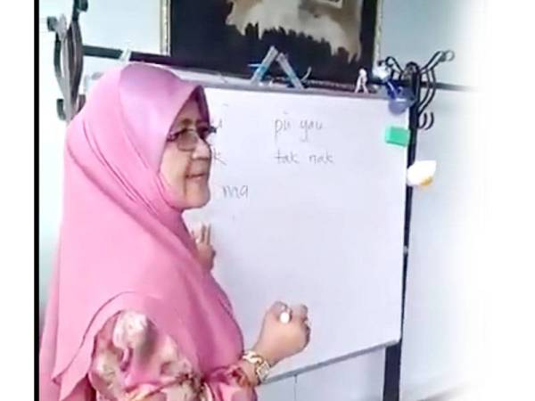 Video Ropia'ah mengajar bahasa Mandarin yang tular dalam laman sosial.