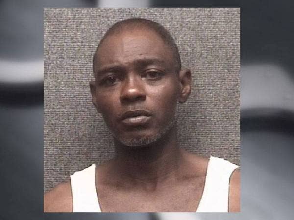 Timothy Lewis berdepan tuduhan cubaan membunuh.