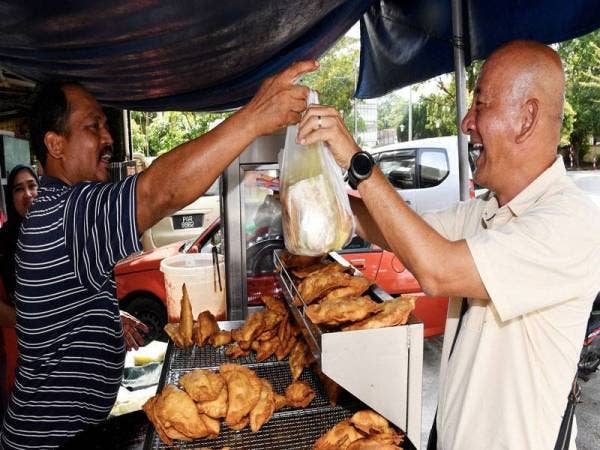 Gerai yang terletak di Jalan Larut di sini diusahakan oleh Faisal Hashim,45, dan isterinya Norazlin Sulaiman Phuah,45, sejak tahun 2003 dan digemari semua lapisan masyarakat termasuk kaum Cina dan India. - Bernama