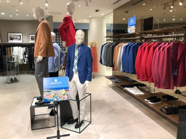 BUTIK Sacco yang terletak di Singapura.