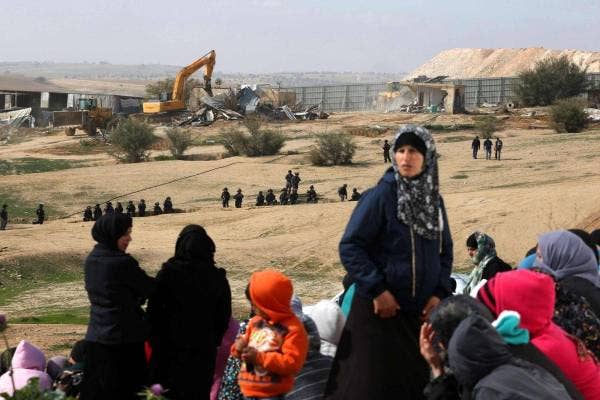 Penduduk kampung di padang pasir Naqab melihat kediaman mereka dimusnahkan tentera Israel. -FOTO: AGENSI