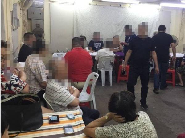 Antara yang ditahan dan diperiksa dalam Ops Dadu di sebuah premis di Jalan Pudu, Kuala Lumpur semalam.