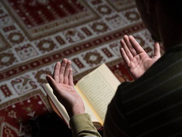 Baca, faham dan amalkan al-Quran sebagai panduan kehidupan sehari-hari.