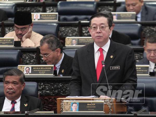 Menteri Kewangan, Lim Guan Eng berucap pada pembentangan Belanjawan 2020 di Dewan Rakyat,Parlimen. - Foto ZAHID IZZANI