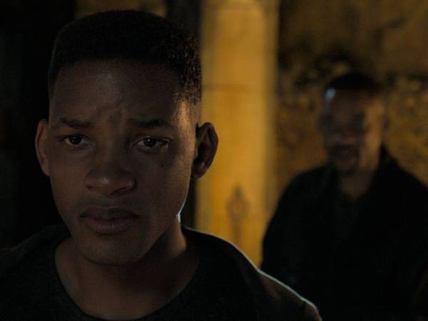 Will Smith menjayakan kedua-dua watak sendiri dengan bantuan teknologi.