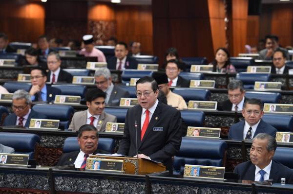 Lim Guan Eng ketika membentangkan Belanjawan 2020 di Parlimen hari ini.
-Foto Bernama