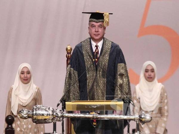 Sultan Nazrin berucap serta merasmikan Majlis Istiadat Konvokesyen Universiti Malaya ke-59 di Universiti Malaya hari ini. - Foto Sinar Harian ZAHID IZZANI