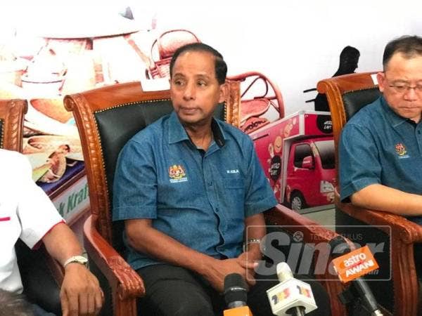 Kulasegaran (tengah) ditemui pada sidang media selepas merasmikan Karnival Prihatin Jobsmalaysia 2019 di Taman Tema Animasi Studio (MAPS) hari ini.