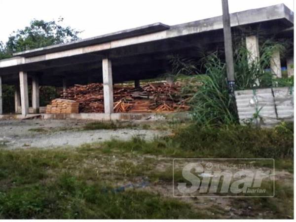 Perkembangan terkini bangunan dua tingkat yang dihentikan projek buat sementara selepas terputus sumber kewangan.