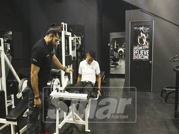 MURAD menunjukkan cara yang betul untuk work out.