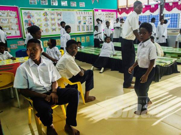 Anak-anak suku Batek ditempatkan dalam kelas yang kondusif.