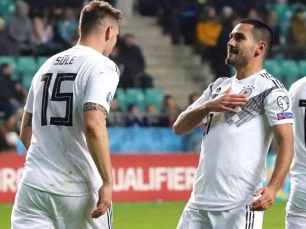 Gundogan (tengah) muncul wira Jerman dengan menjaringkan dua gol ketikan menentang Estonia awal pagi tadi.