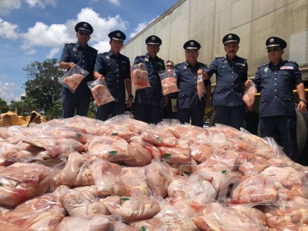 Ayam sejuk beku dipercayai akan dipasarkan keluar dari Kelantan.