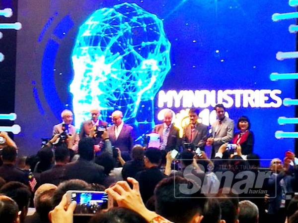 Perdana Menteri Tun Dr Mahathir Mohamad merasmikan Persidangan dan Pameran Antarabangsa Revolusi Industri 4.0 di Universiti SEGi di sini hari ini.