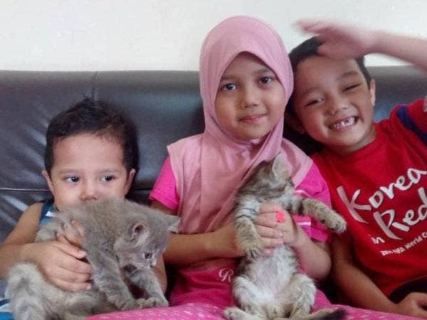 Adik Nur Aysar Amni bersama adik beradik dan kucing kesayangan mereka. -Foto Noryana