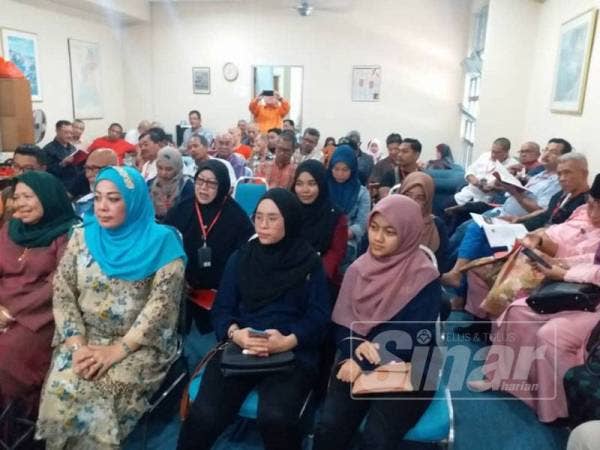 Masing-masing memberikan tumpan kepada perjalanan mesyuarat.