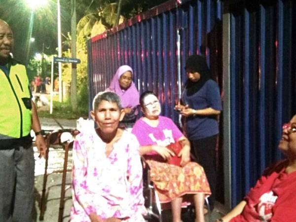 Tiga saudara yang terselamat dalam kejadian itu.