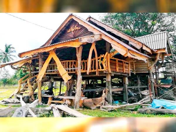 Keunikan reka bentuk Langgar Rindu sebagai persinggahan untuk menunaikan ibadat mendapat tumpuan ramai.