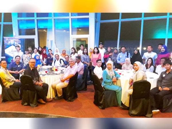Rombongan wakil agensi dari Satun Thailand diraikan dalam satu majlis makan malam di Menara Alor Setar selepas dibawa melawat beberapa kawasan pelancongan berpotensi di sekitar Alor Setar.