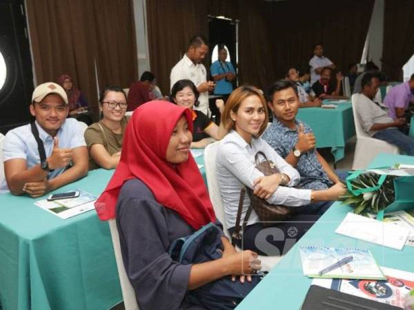 Peserta kursus Asas Tanaman Nanas di Tanjung Piai Resort kelmarin.