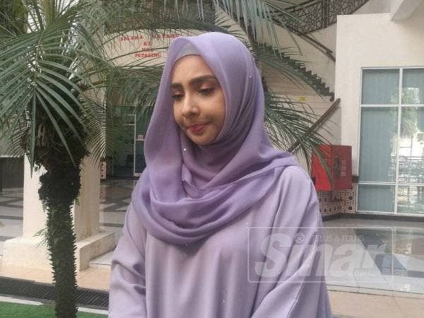 Lutfya ditemui di luar mahkamah selepas selesai prosiding.