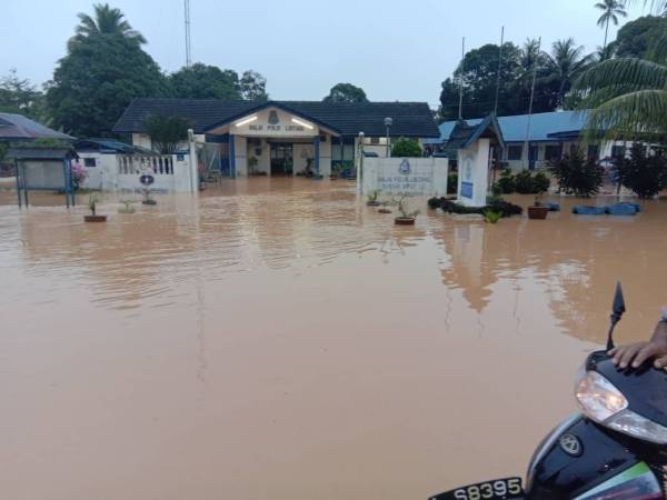 Keadaan banjir di Sungai Siput hari ini. - Foto APM Perak