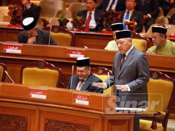 Ahmad semasa membuat penggulungan DUN Kelantan hari ini.