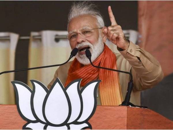 PM India, Narendra Modi ketika berucap semasa kempen Pilihan Raya Parlimen Negeri Haryana di Charkhi Dandri semalam. - Foto Agensi