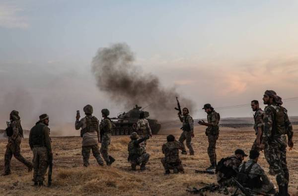 Tentera Turki bersama sekutunya terus melancarkan serangan menyasarkan kedudukan militan Kurdish berhampiran sempadan negara itu. - Foto: AFP
