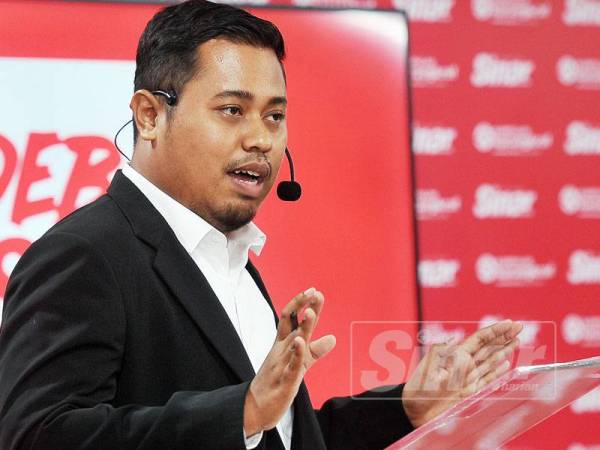 Penolong Setiausaha Penerangan Pemuda Pas, Nazrul Nazir menyampaikan hujah pada Debat Sinar yang bertajuk Belanjawan 2020: Siapa Dapat Lebih Manfaat?, yang diadakan di Dewan Karangkraf. - Foto Sinar Harian/ROSLI TALIB