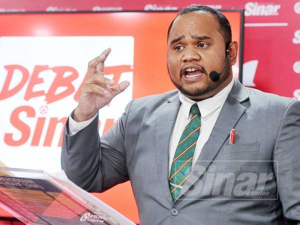 Ketua Penerangan Pemuda Bersatu, Ulya Aqamah menyampaikan hujah pada Debat Sinar yang bertajuk Belanjawan 2020: Siapa Dapat Lebih Manfaat?, yang diadakan di Dewan Karangkraf. - Foto Sinar Harian/ROSLI TALIB