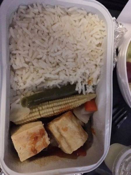 Gambar hidangan itu kemudian dikongsikan ke akaun Twitter miliknya. FOTO:TWITTER CAROLIN SAUNDERS. 